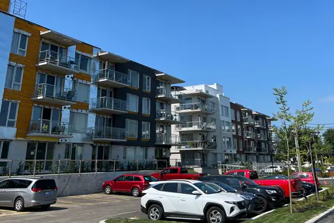 Deux des immeubles livrés au 730 Notre-Dame, à Repentigny, occupés et aménagés